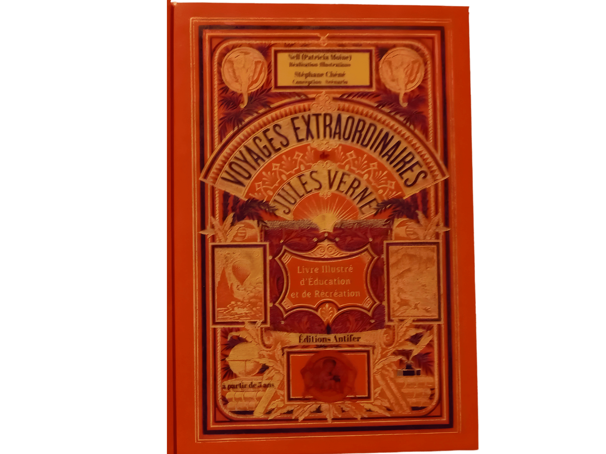 couverture de livre rouge et doré